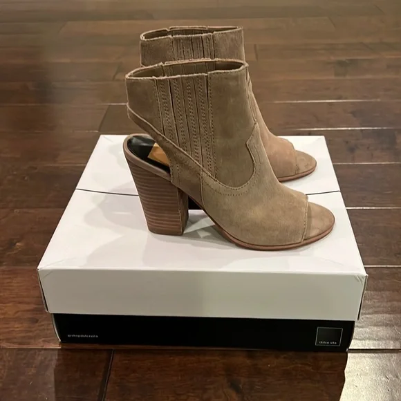 Dolce Vita Payton Dark Taupe Suede Heel Size 6 - Picture 1 of 6